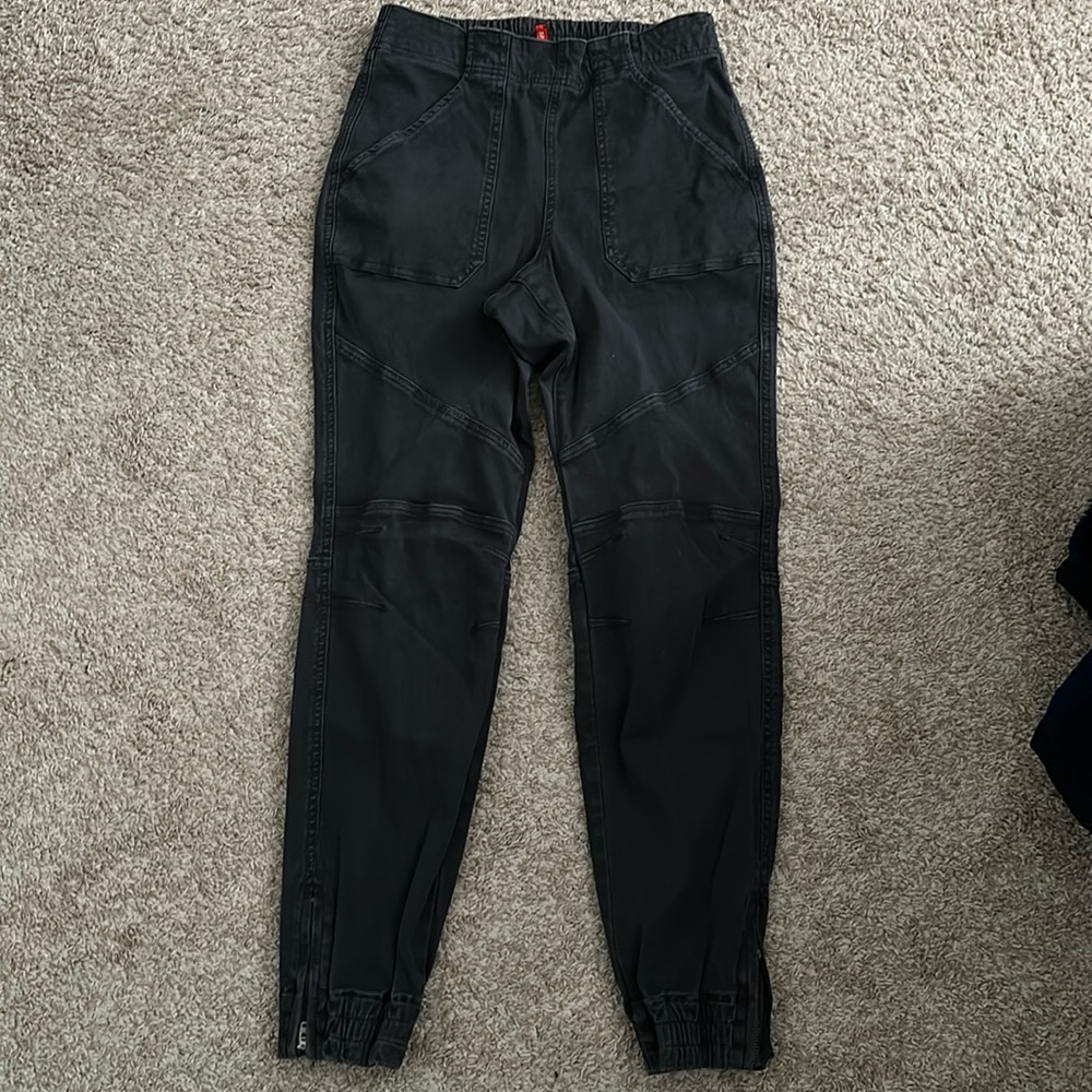 Spanx Pants Women’s Charcoal Gray Jogger With Pockets - Size Medium.
